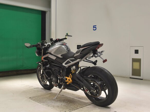 2023 Triumph Street Triple, серый, 850000 рублей - вид 2