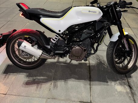2018 Husqvarna Vitpilen 401, белый, 550000 рублей, вид 2