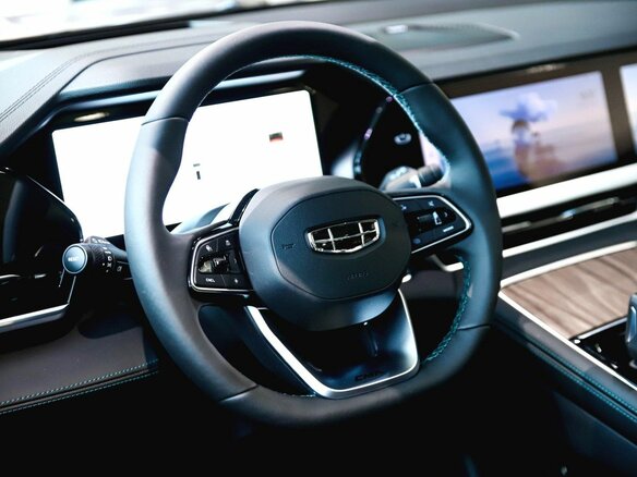2026 Geely Monjaro I Рестайлинг, серебристый, 4954990 рублей - вид 7