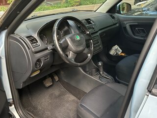 2010 Skoda Fabia II Рестайлинг, серый, 650000 рублей, вид 3