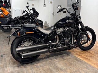 2019 Harley-Davidson Street Bob, чёрный, 1599000 рублей, вид 3