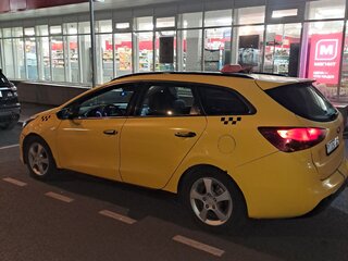 2018 Kia Ceed II Рестайлинг, жёлтый, 700000 рублей, вид 4
