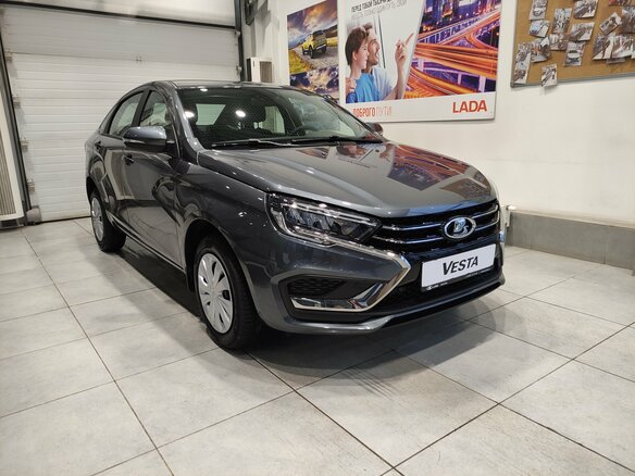2026 Lada (ВАЗ) Vesta I Рестайлинг (NG), серый, 1755000 рублей - вид 3