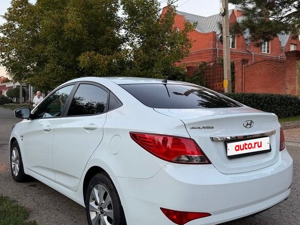 2016 Hyundai Solaris I Рестайлинг, белый, 1100000 рублей - вид 4