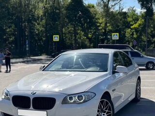 2013 BMW 5 серии 520i VI (F10/F11/F07), белый, 1640000 рублей, вид 1