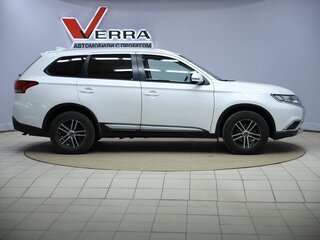 2018 Mitsubishi Outlander III Рестайлинг 2, белый, 1790000 рублей, вид 4