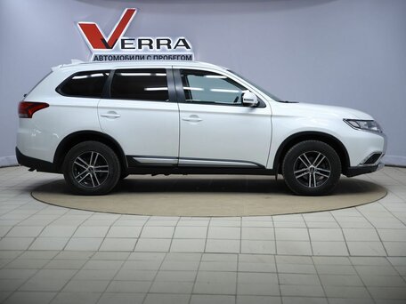 2018 Mitsubishi Outlander III Рестайлинг 2, белый, 1730000 рублей, вид 4