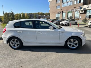 2010 BMW 1 серии 116i I (E81/E82/E87/E88) Рестайлинг, белый, 1200000 рублей, вид 3