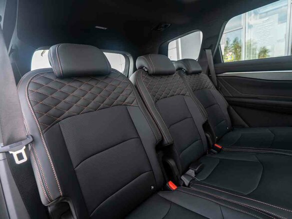 2026 Geely Okavango I Рестайлинг, серый, 4085990 рублей - вид 19