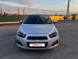 2013 Chevrolet Aveo II, серебристый, 700000 рублей, вид 1