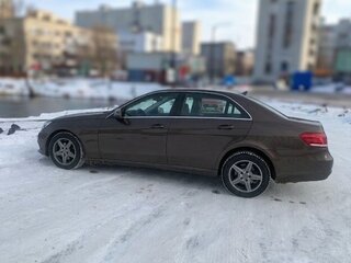 2013 Mercedes-Benz E-Класс 200 IV (W212, S212, C207) Рестайлинг, коричневый, 2000000 рублей, вид 1