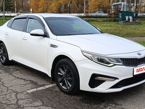 2019 Kia Optima IV Рестайлинг, белый, 1330000 рублей - вид 2