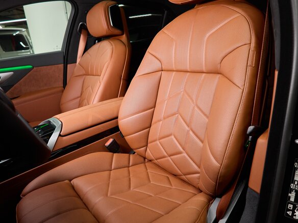 2026 BMW 7 серии 740 xDrive VII (G70) Рестайлинг, зелёный, 27790000 рублей - вид 13