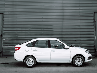 2026 Lada (ВАЗ) Granta I Рестайлинг, белый, 1267000 рублей, вид 3