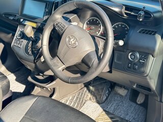 2012 Toyota Wish II Рестайлинг, белый, 1300000 рублей, вид 2