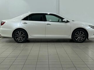2017 Toyota Camry VII (XV50) Рестайлинг, белый, 2250000 рублей, вид 4