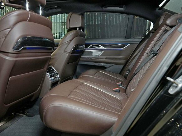 2020 BMW 7 серии 740d xDrive VI (G11/G12) Рестайлинг, чёрный, 8010000 рублей - вид 22