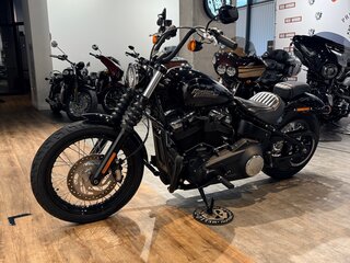 2019 Harley-Davidson Street Bob, чёрный, 1599000 рублей, вид 4
