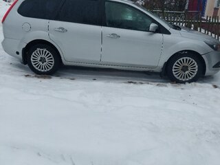 2011 Ford Focus II Рестайлинг, серебристый, 700000 рублей, вид 4