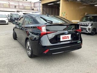 2022 Toyota Prius IV Рестайлинг (XW50), чёрный, 1250666 рублей, вид 4
