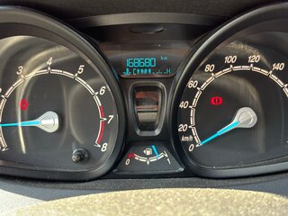 2015 Ford Fiesta Mk6 Рестайлинг, белый, 900000 рублей, вид 5