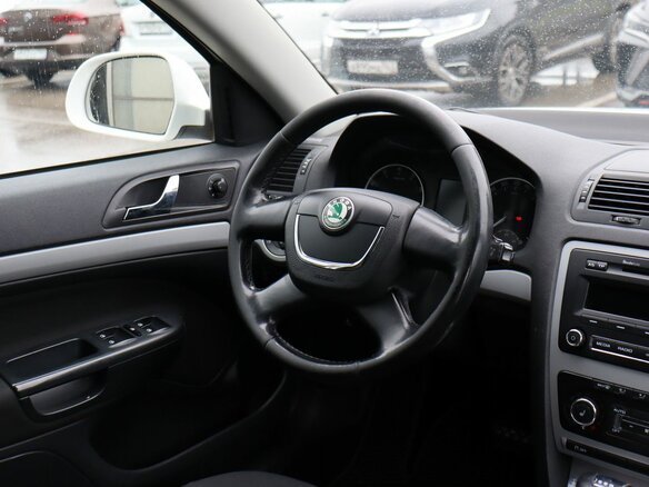 2011 Skoda Octavia II (A5) Рестайлинг, белый, 690000 рублей - вид 11