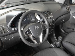 2015 Hyundai Solaris I Рестайлинг, серебристый, 1090000 рублей, вид 5