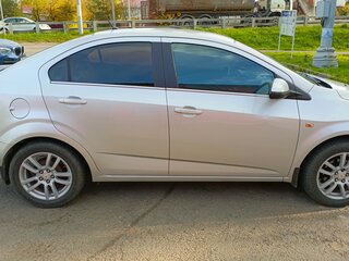 2014 Chevrolet Aveo II, серебристый, 620000 рублей, вид 2