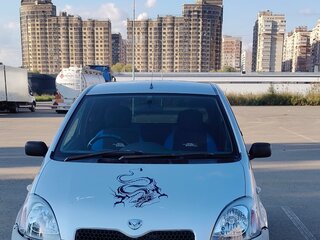 1999 Toyota Vitz I (P10), серебристый, 360000 рублей, вид 2