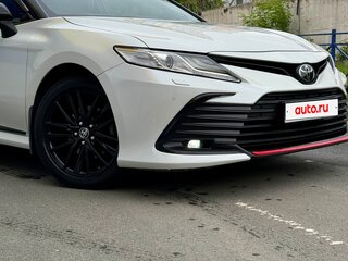 2021 Toyota Camry VIII (XV70) Рестайлинг, белый, 3500000 рублей, вид 2