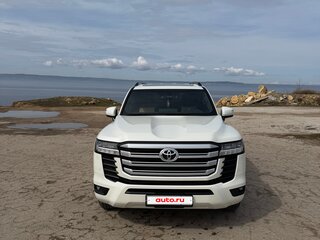 2021 Toyota Land Cruiser 300 Series, белый, 8990000 рублей, вид 2