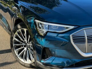 2019 Audi e-tron 55 I, синий, 4890000 рублей, вид 3
