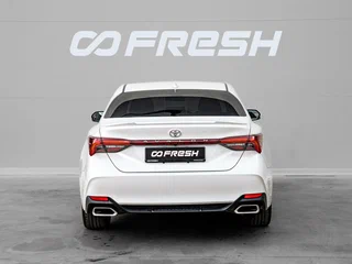 2022 Toyota Avalon V Рестайлинг, белый, 3379000 рублей, вид 4