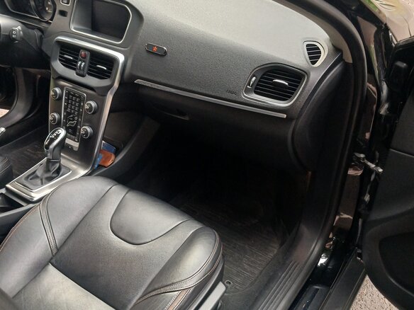 2015 Volvo V40 Cross Country I, чёрный, 1150000 рублей - вид 9