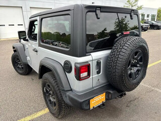 2023 Jeep Wrangler IV (JL), серебристый, 4907486 рублей, вид 4