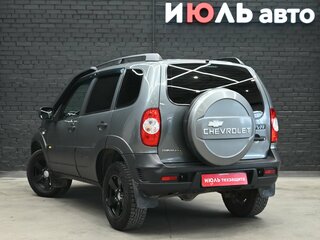 2017 Chevrolet Niva I Рестайлинг, серый, 680000 рублей, вид 4