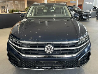 2025 Volkswagen Touareg III Рестайлинг, синий, 8390000 рублей, вид 2