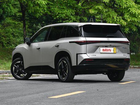 2026 Toyota bZ3X 58.3 kWh, серебристый, 3259000 рублей, вид 4