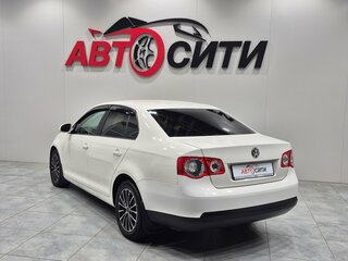 2010 Volkswagen Jetta V, белый, 661000 рублей, вид 5