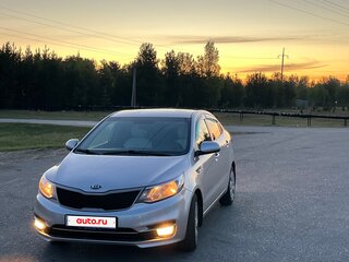 2016 Kia Rio III Рестайлинг, серебристый, 1050000 рублей, вид 1