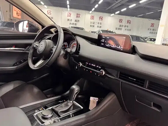 2022 Mazda 3 IV (BP), серебристый, 1138000 рублей - вид 8
