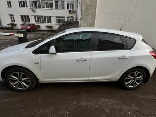 2011 Opel Astra J, белый, 520000 рублей, вид 3