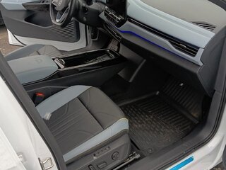 2023 Volkswagen ID.4 X, белый, 4200000 рублей, вид 4