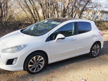 2012 Peugeot 308 I Рестайлинг, белый, 370000 рублей, вид 1