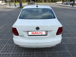 2017 Volkswagen Polo V Рестайлинг, белый, 1080000 рублей, вид 4