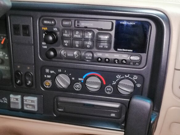 1997 GMC Suburban, чёрный, 6000000 рублей - вид 24