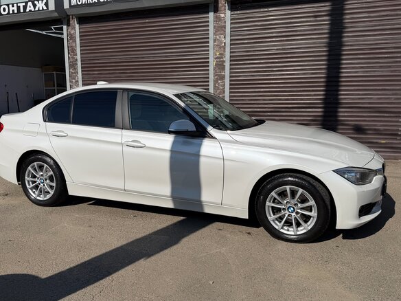 2015 BMW 3 серии 320i VI (F3x), белый, 2000000 рублей - вид 2