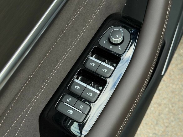 2026 Geely Monjaro I Рестайлинг 2 (China Market), чёрный, 4200000 рублей - вид 15