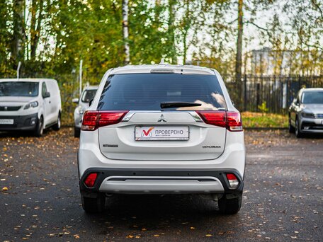 2019 Mitsubishi Outlander III Рестайлинг 3, белый, 1849000 рублей, вид 4