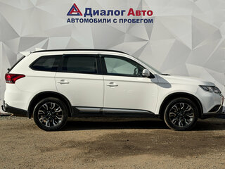 2021 Mitsubishi Outlander III Рестайлинг 3, белый, 2150000 рублей, вид 4